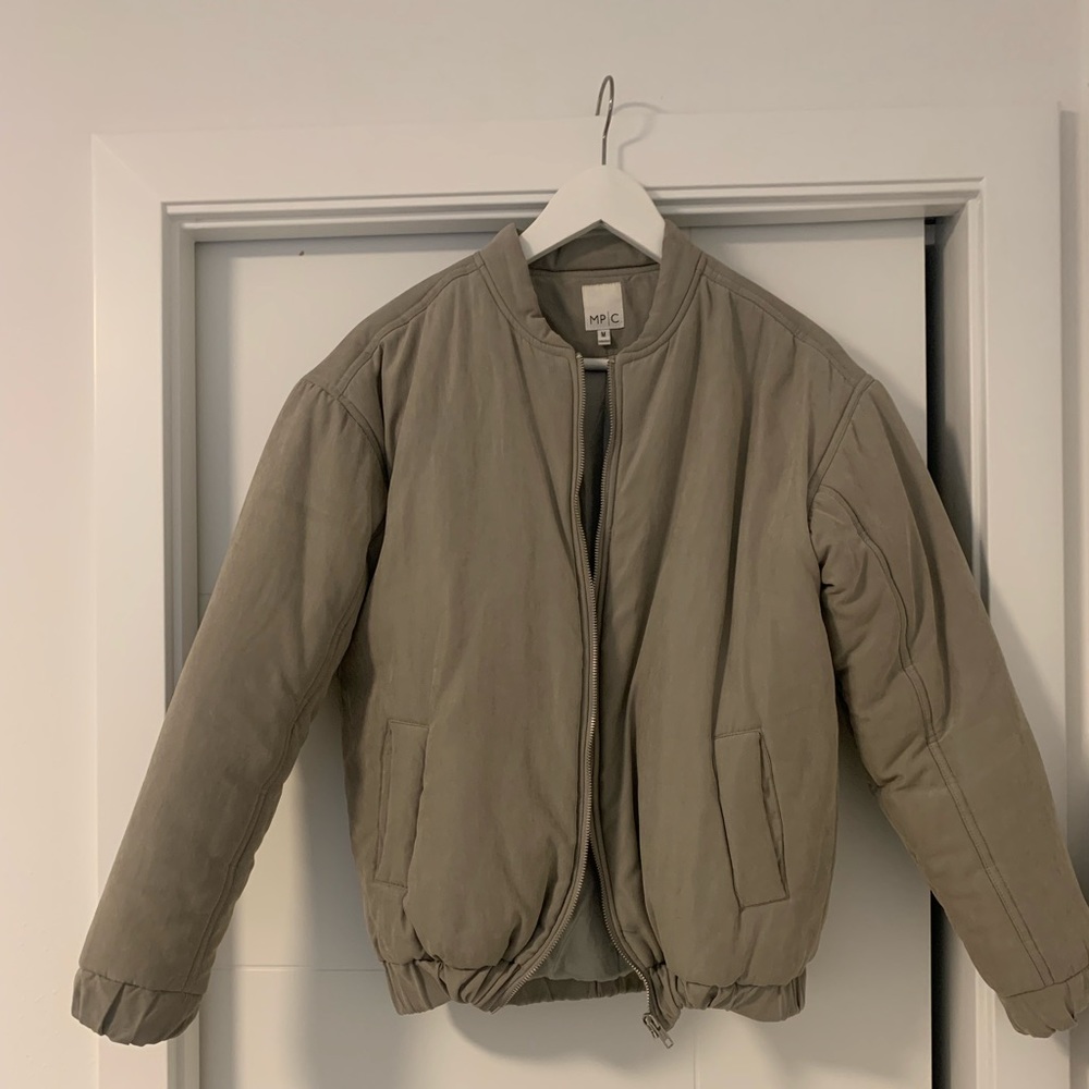 Trendy puffer bomber jacket